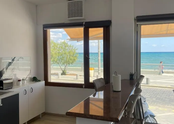 Seafront * Ларнака