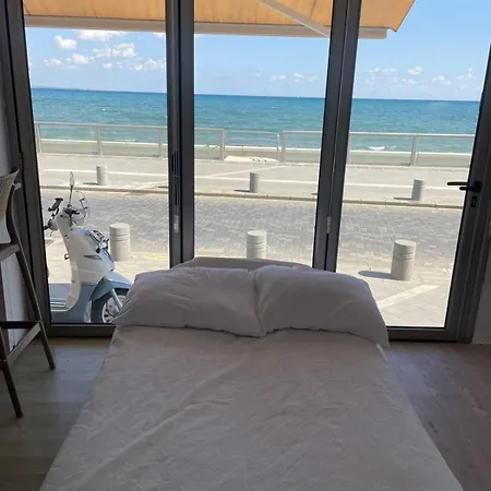 Seafront בית נופש לרנקה